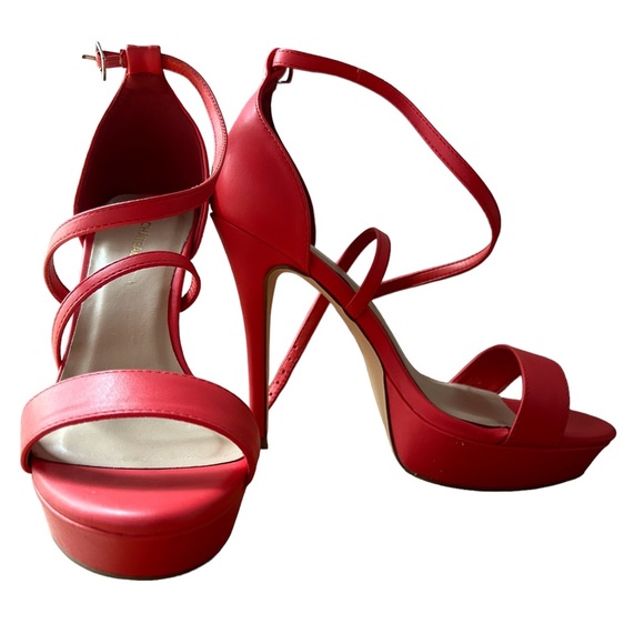 Red strappy Le Chateau heels BNIB - Picture 5 of 7